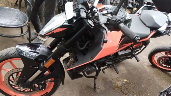 2022 KTM duke200
