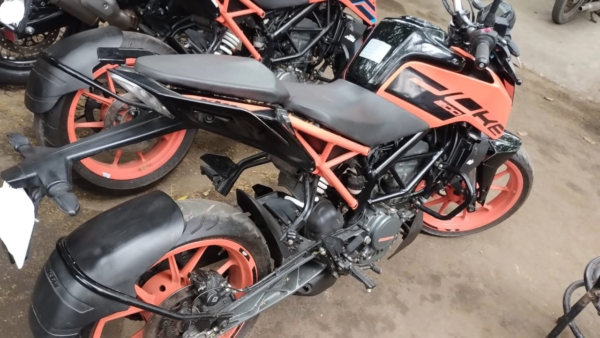 2022 KTM duke200