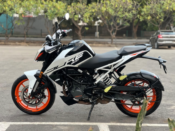2022 KTM duke200