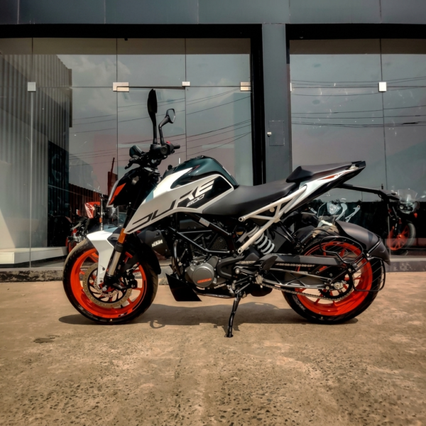 2022 KTM duke200