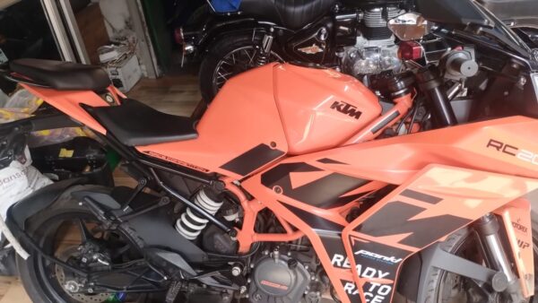 2023 KTM RC