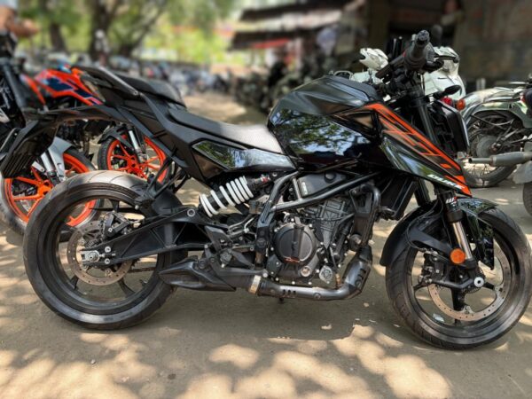 2025 KTM Duke 250