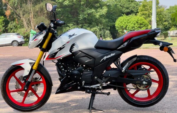 2026 TVS Apache RTR 4V