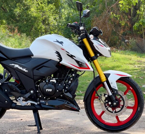 2026 TVS Apache RTR 4V
