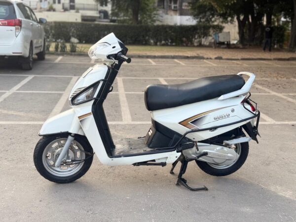 2016 Mahindra Gusto