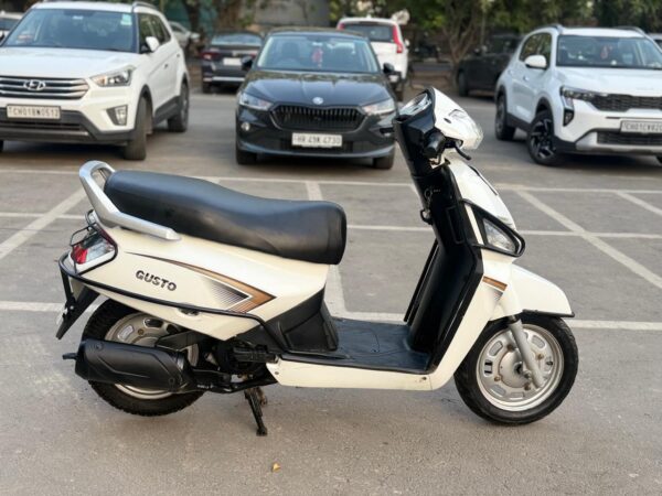 2016 Mahindra Gusto