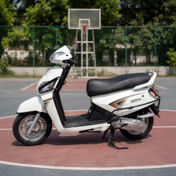 2016 Mahindra Gusto