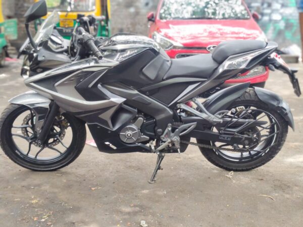 2018 Bajaj Pulsar RS200