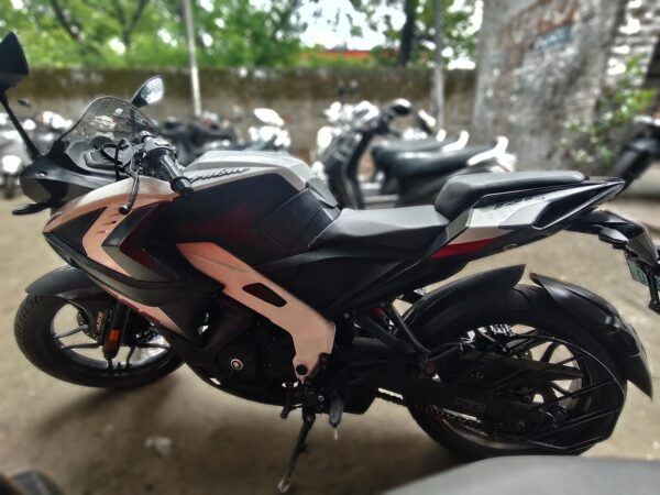 2024 Bajaj Pulsar RS200