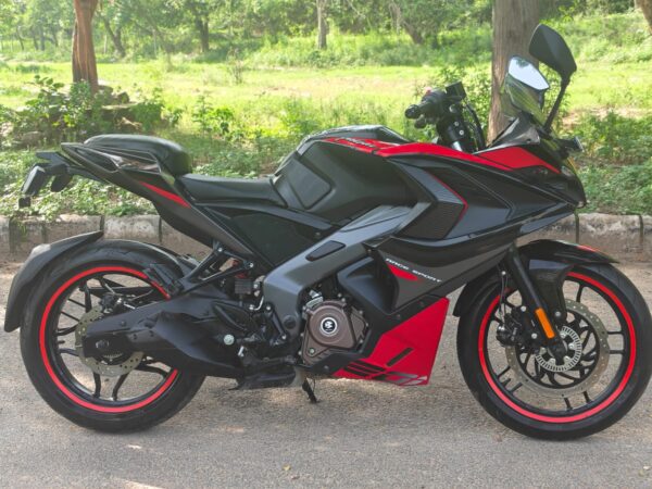 2025 Bajaj Pulsar RS 200