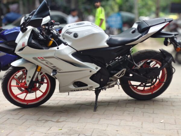 2025 Yamaha R15 V4