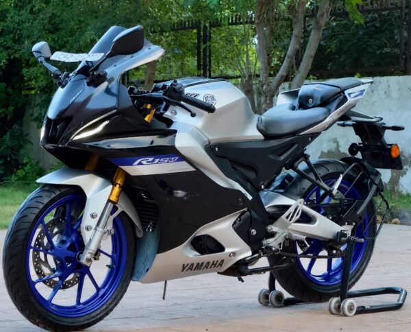2025 Yamaha R15 M V4