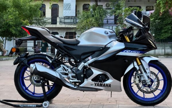 2025 Yamaha R15 M V4