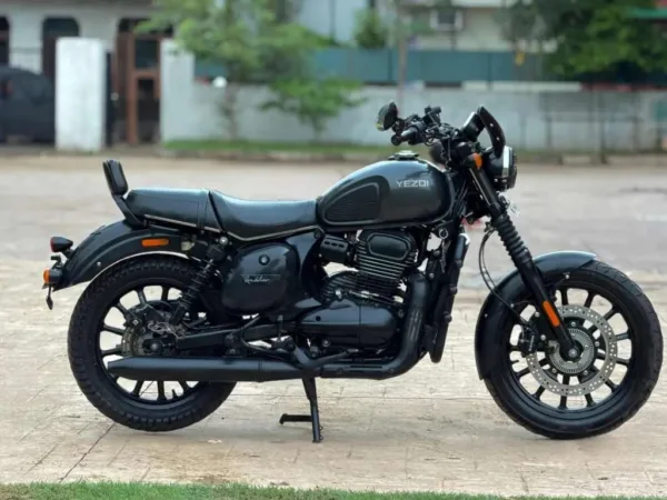 2022 Yezdi Roadster