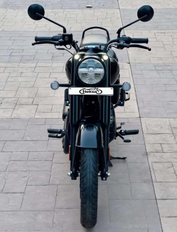 2025 Royal Enfield Classic stealth black
